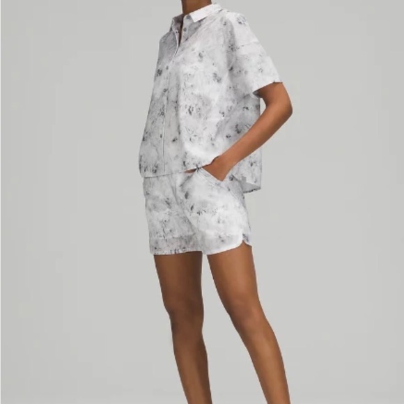 NWT Lululemon Print Flat Front Relaxed Shorts 4.5” Aquila Rhino Grey Multi 10 - Picture 12 of 12